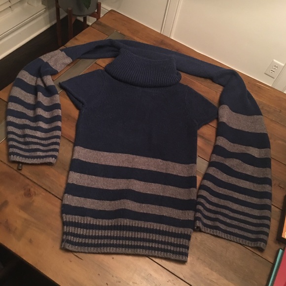 BCBG angora and wool sweater and scarf - Picture 9 of 10